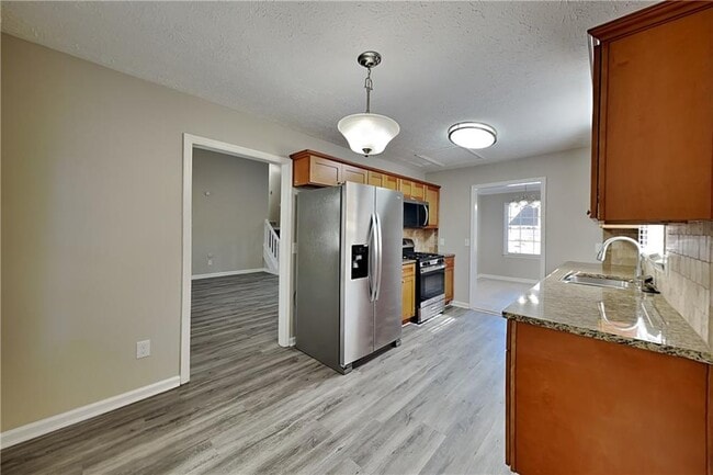 Photo - 3094 Calumet Cir NW