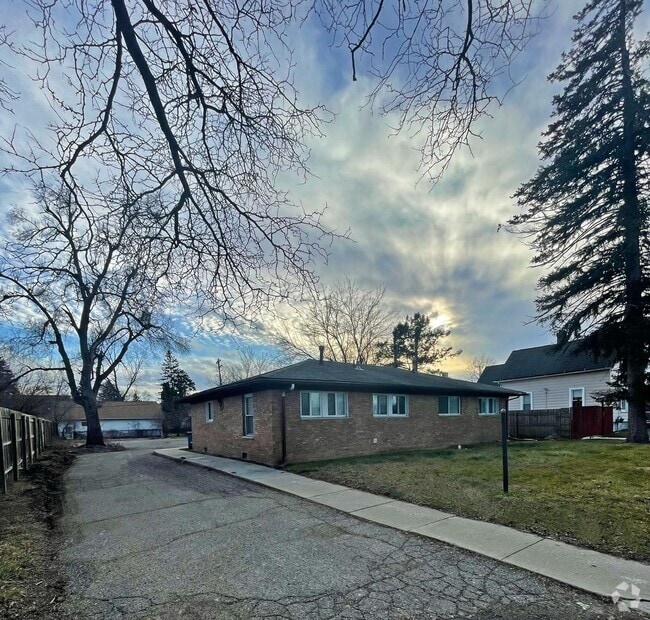 Building Photo - 728/730 Towner St Unit 728 Towner St Rental