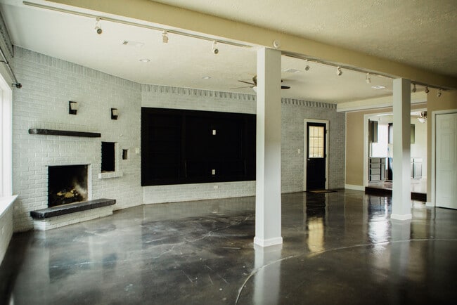 Photo - 3321 N Kinser Pike