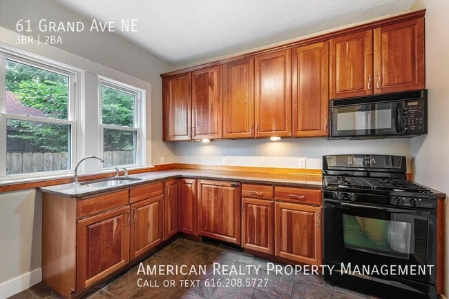 Photo - 61 Grand Ave NE