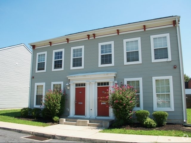 Building Photo - The Towns At Governor's Square Rental