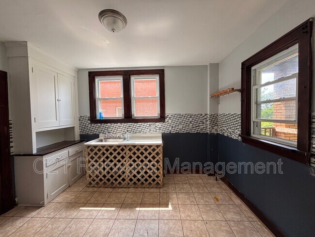 Photo - 2728 Woodstock Ave