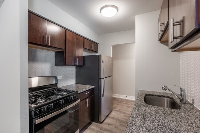 Photo - 530 W Aldine Ave Unit 2
