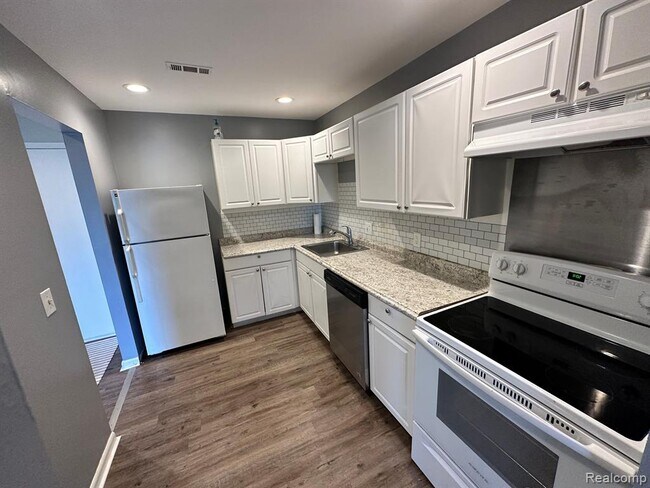 Photo - 32005 W 12 Mile Rd Unit 109