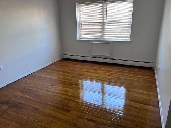 Kingsley Apartments