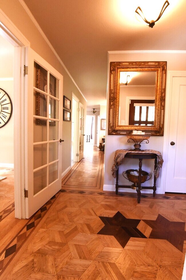 Photo - 972 Carolina St