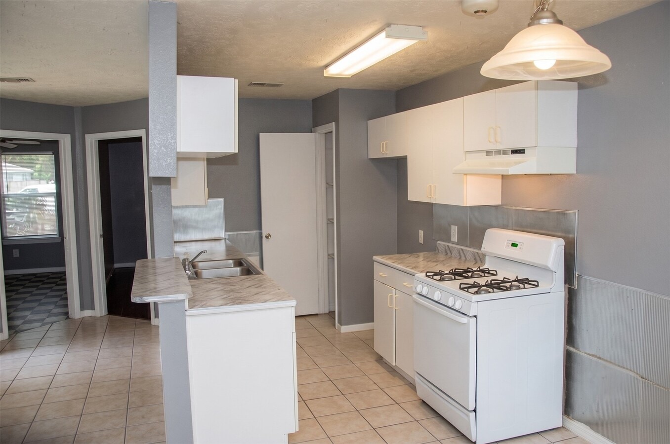 Photo - 306 Willowick St