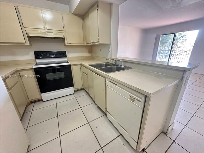 Photo - 301 Palm Way Unit 206