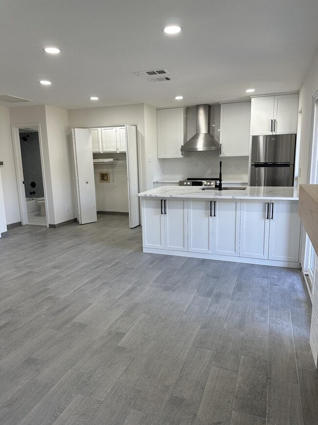 Photo - 5916 Gaston Ave