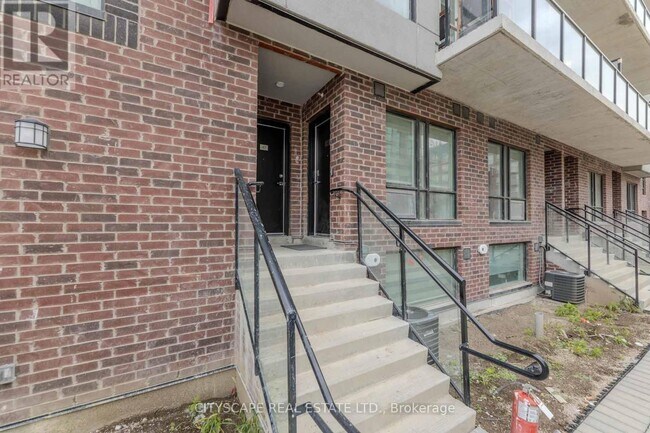 Photo - 871 Sheppard Ave W