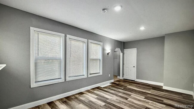 Photo - 18121 Bentler St