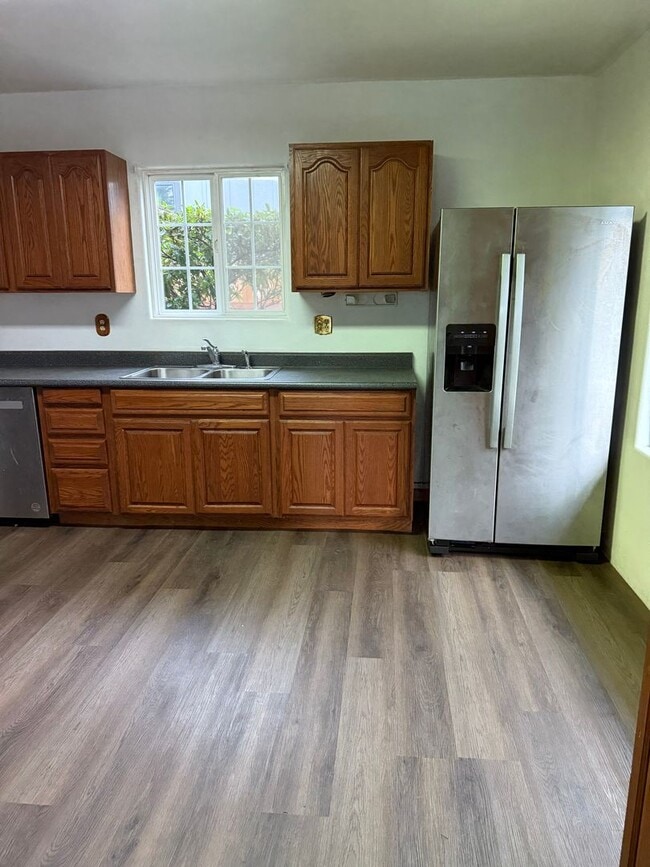 Photo - Spacious Two-Story with Country Kitchen an... Casa