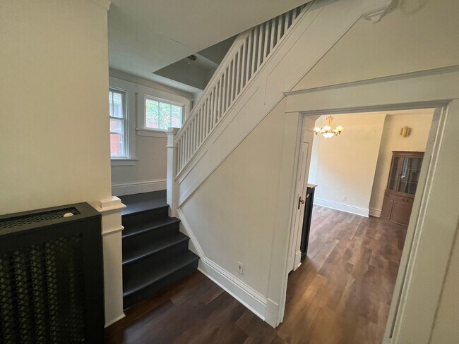 Photo - Stunning 7 Bed, 4 Bath House in GU Distric...