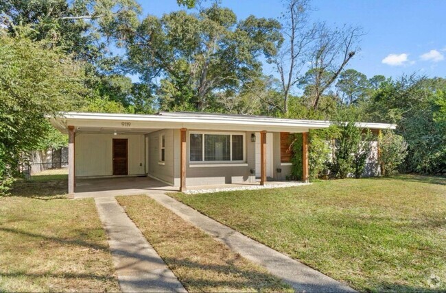 Building Photo - Charming 3-Bedroom Home in Pensacola!