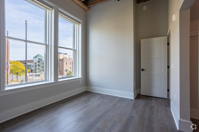 2BR, 2BA - 1,216SF - Primary Bedroom
