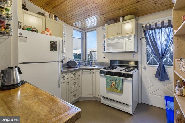 Photo - 2228 Taggert St