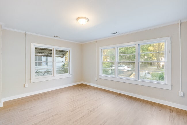 Photo - Bright 2 Bedroom Apartment Unit A Unit A
