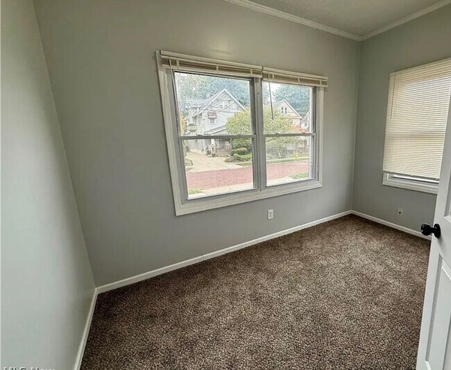 Photo - 810 Thayer St Unit 1