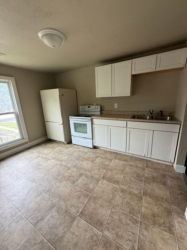 1527 3rd Ave S Unit 3