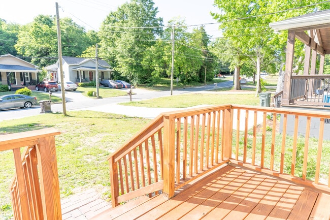 Photo - 315 Broad Dr SW