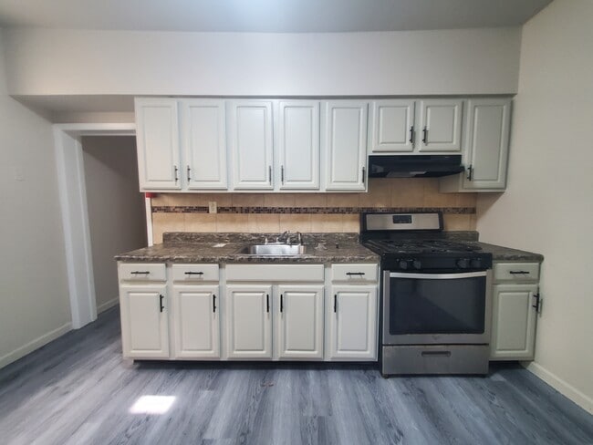 Building Photo - 87 W 20th St Unit 1F