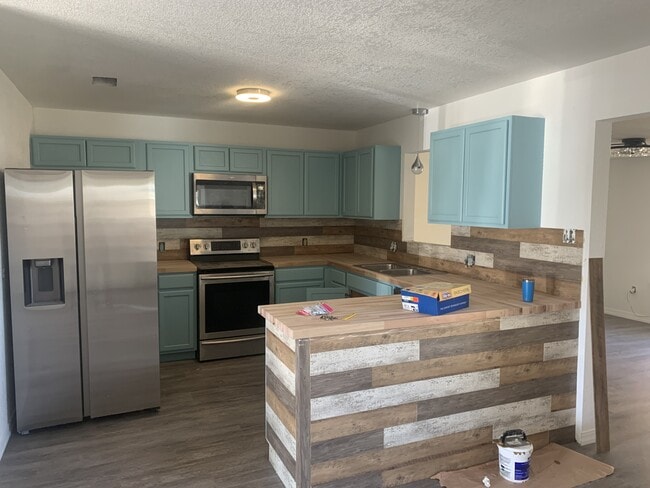 Building Photo - 2300 Richmond Rd