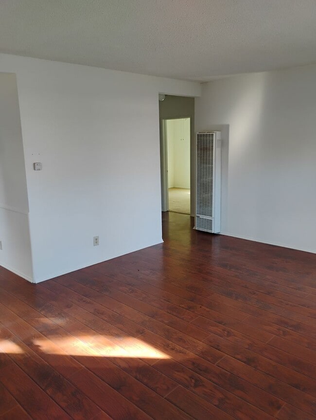 Photo - 18924-18934 Gault Street Unit 18934