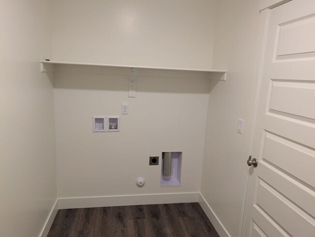 Photo - Move In Ready 4 Bedroom Home!