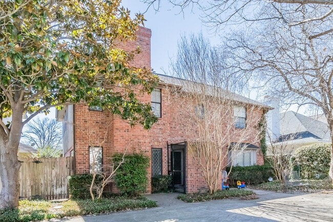 Beautiful townhome in a prime location nea... - Beautiful townhome in a prime location nea...