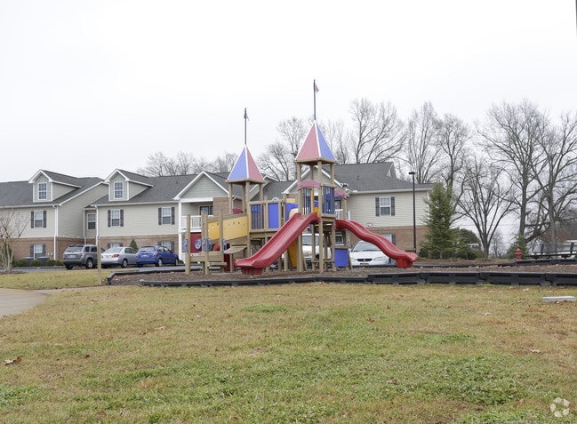 Photo - Lanier Pointe Apartments