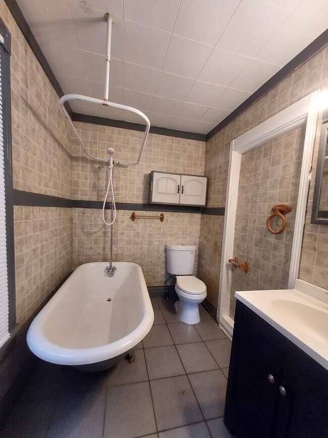 92 1/2 Penney Ave.-