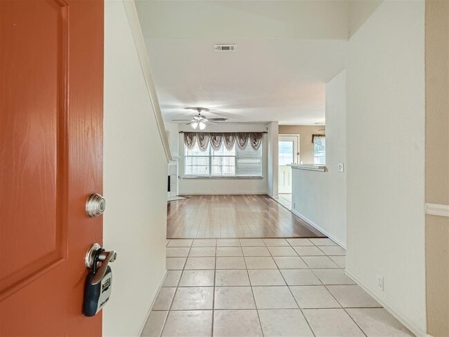 Photo - 215 Spruce Dr