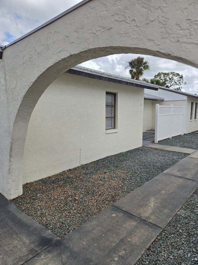 Photo - 1214 SE 8th St Unit Apt 7