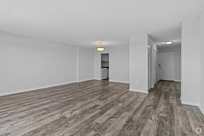 2 habitaciones, 1 baño - 1,123 pies cuadrados - Waterford Tower