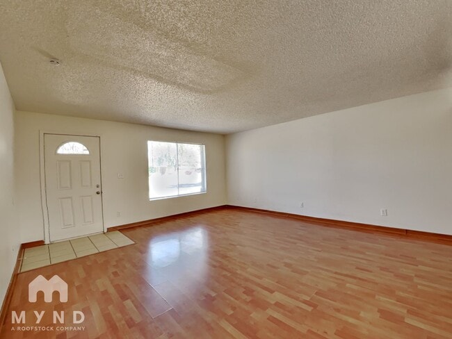 Photo - 7555 W Devonshire Ave