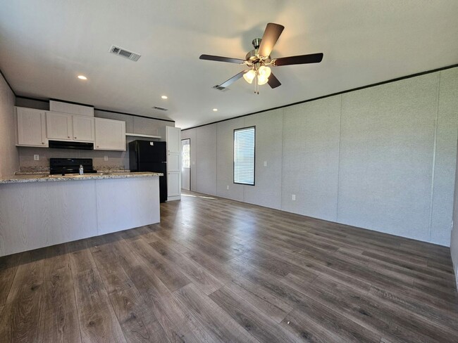 Photo - 519 Suwanee Dr