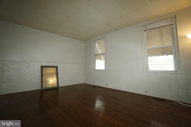 Photo - 2550 E Somerset St