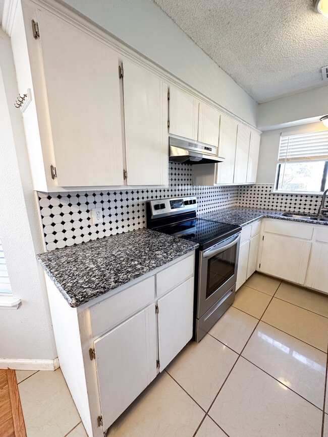 Photo - 2711 NE Euclid Ave