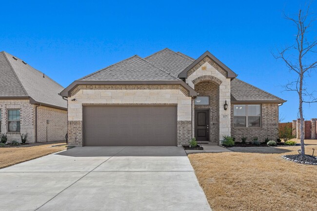 Stunning 4/2.5/2 in Red Oak! - Stunning 4/2.5/2 in Red Oak! Casa