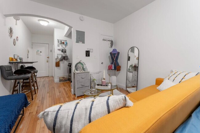 Photo - 312-320 W 23rd St