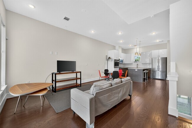 Photo - 2401 Crawford St Unit C3D