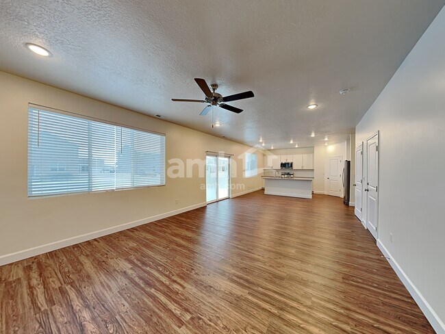 Photo - 301 N Gibbons Ln