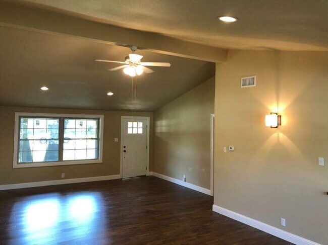 Photo - 1910 Greenhaven Dr