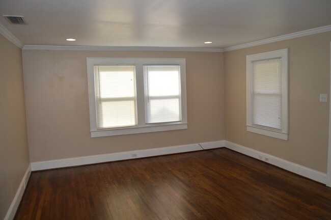 Photo - 313 W Bingham St