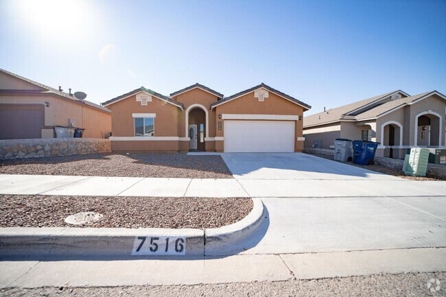 Building Photo - West El Paso 4 bed Refrig A/C Rental