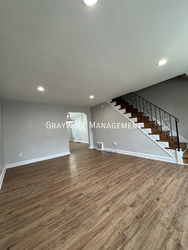 Photo - 480 Westmont Dr