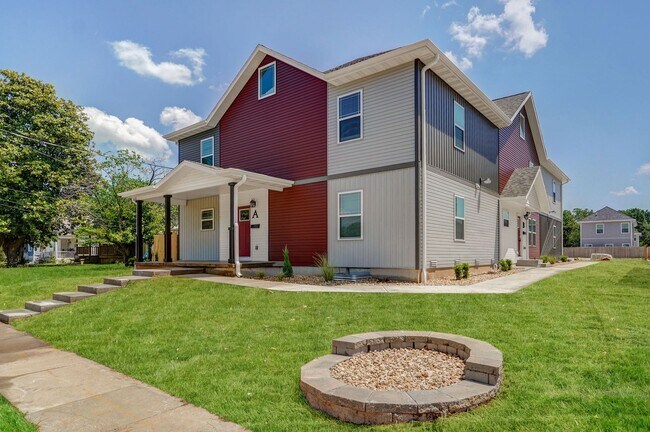 Building Photo - 1320 E Elm St Unit Elm 1320  B