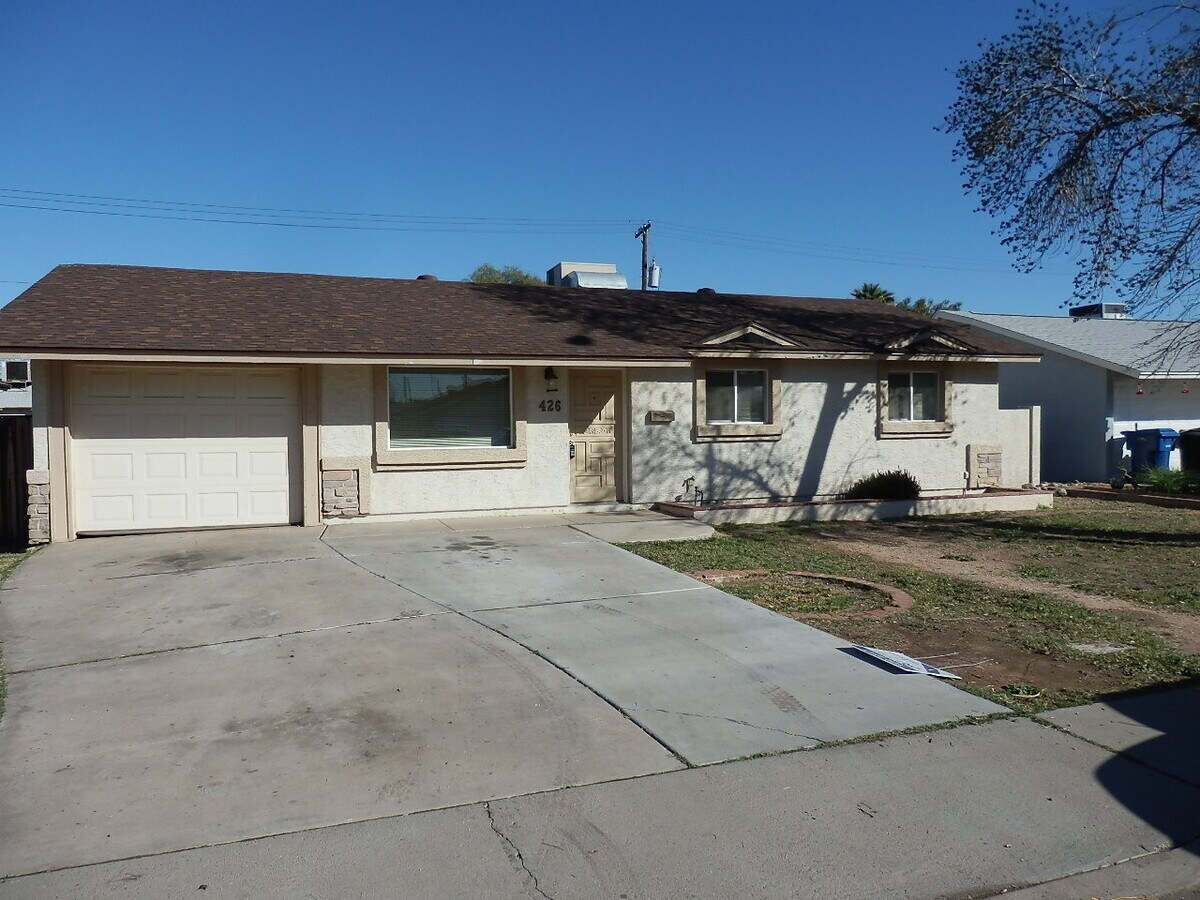 3-Bedroom, 2-Bath Home with Spacious Backy... - 3-Bedroom, 2-Bath Home with Spacious Backy...