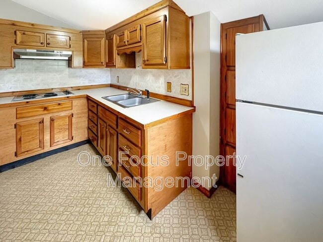 Building Photo - 400 Railroad St Unit #10 Rental