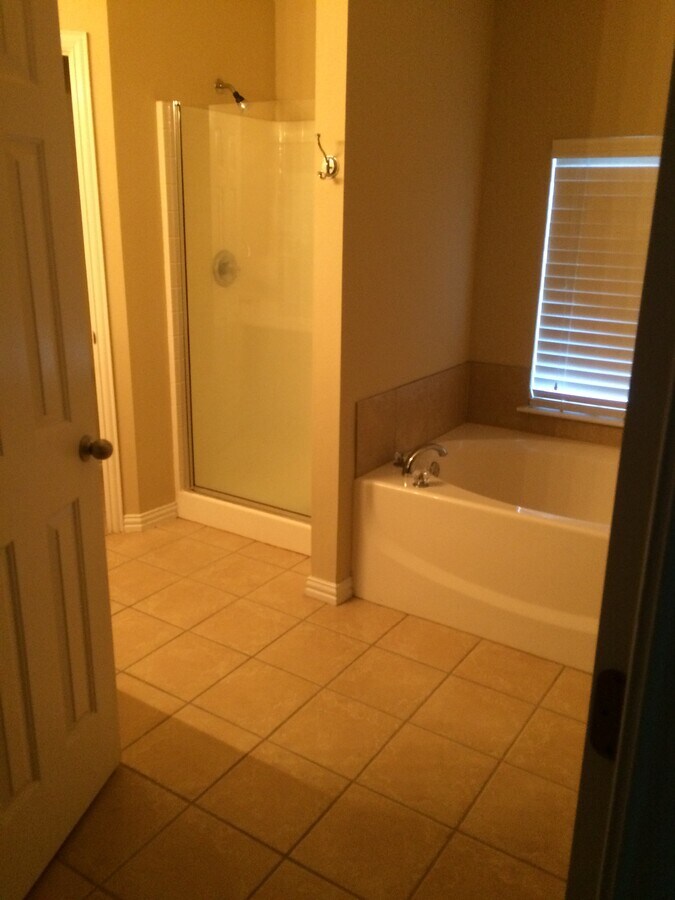 Photo - 2145 Parkview